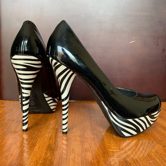 Bamboo Black/Zebra Print Heels - Picture 2 of 10